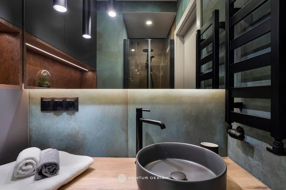 Bathroom, towels