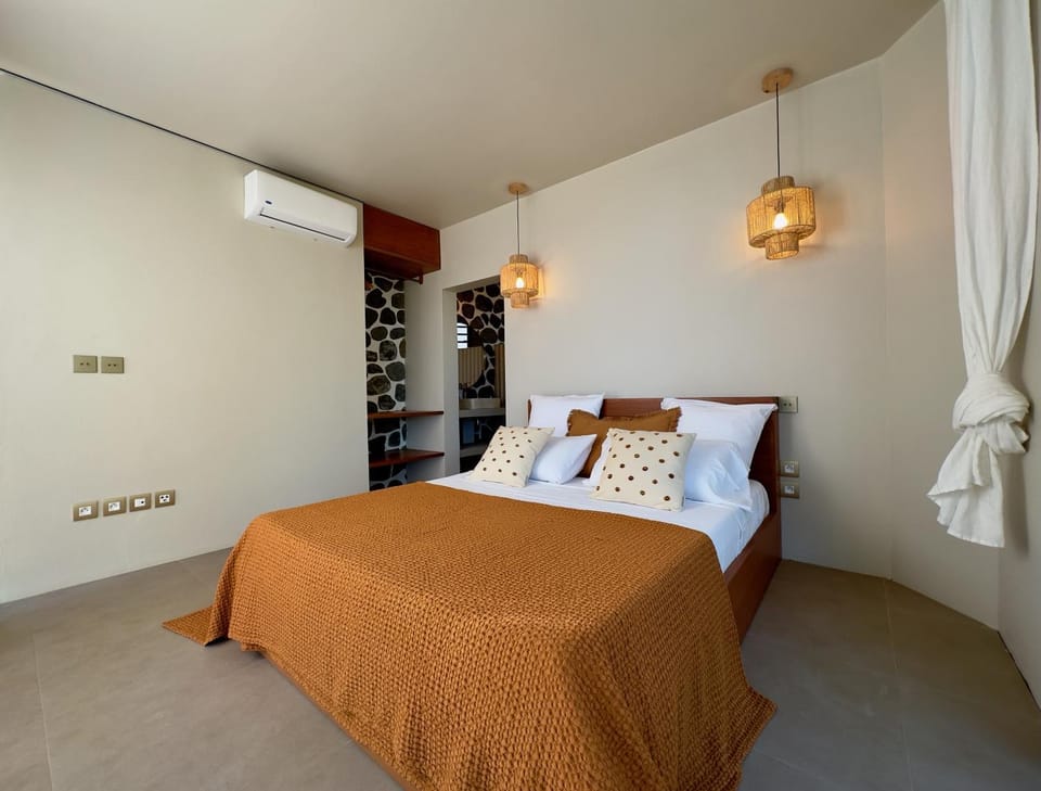 Bed, Bedroom, air conditioner