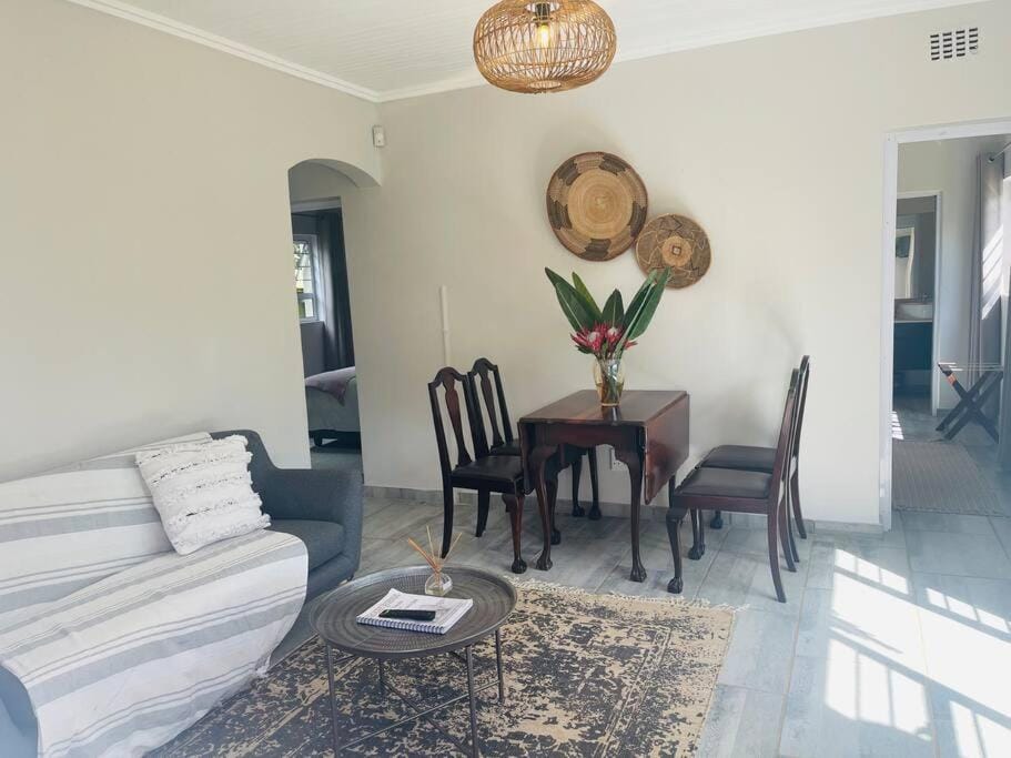 Living room, Photo of the whole room, Seating area, Dining area