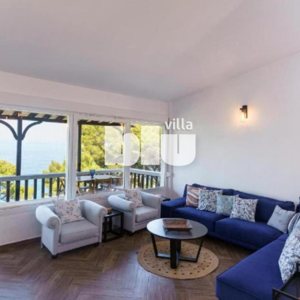 View (from property/room), Balcony/Terrace, Living room, Seating area, Sea view