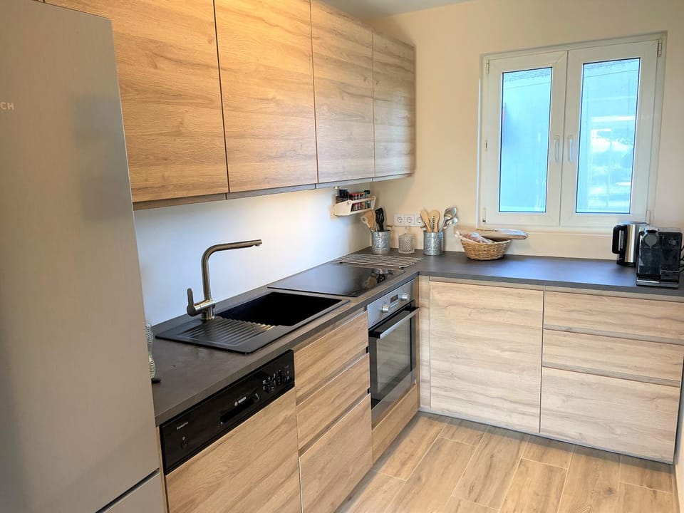 Kitchen or kitchenette, dishwasher, pet friendly, stove