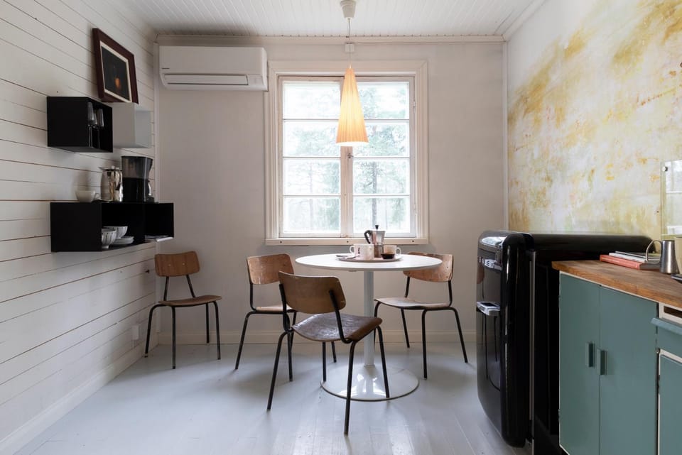 Bright and atmospheric apartment in a hundred year-old log house Apartment in Uusimaa
