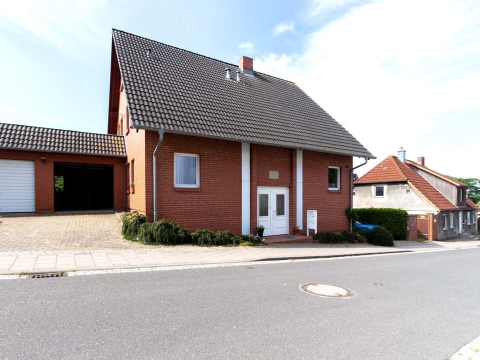 Property building, Facade/entrance, Day, Parking