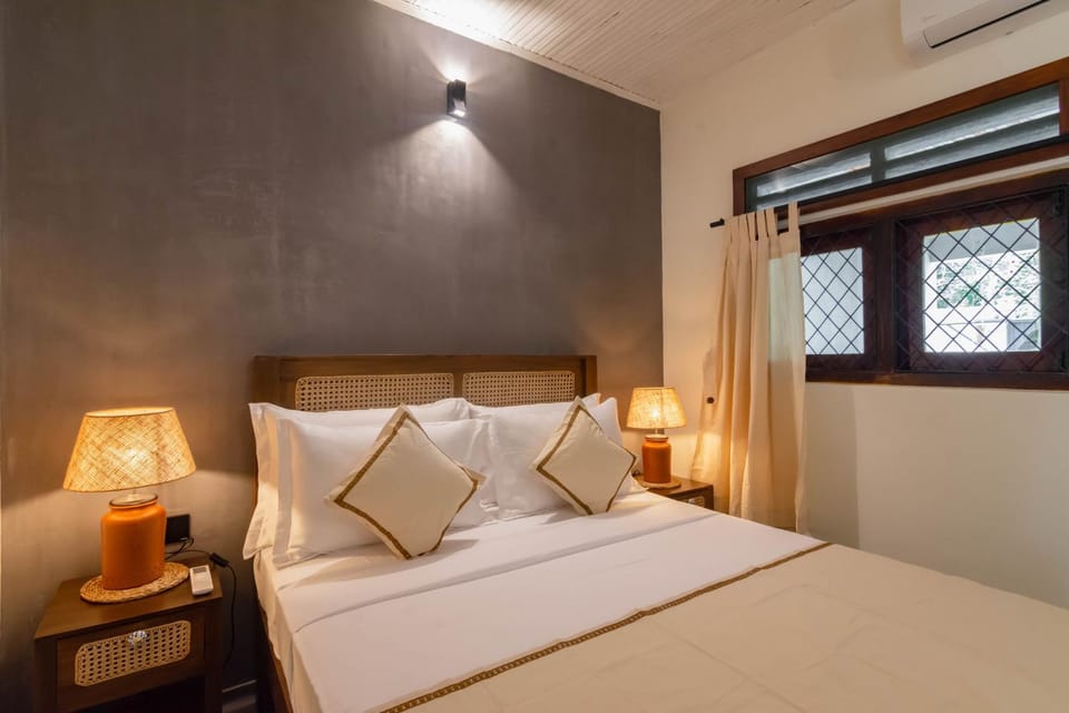 Bed, Photo of the whole room, Bedroom, air conditioner