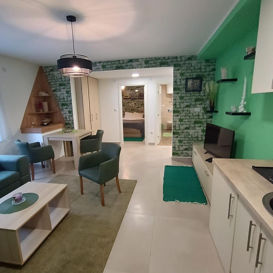 TV and multimedia, Kitchen or kitchenette, Living room, Seating area