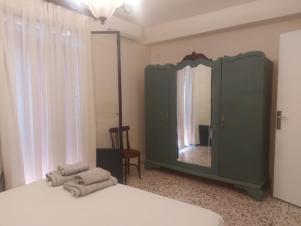 Bed, Photo of the whole room, Bedroom, wardrobe
