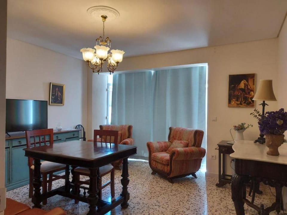 TV and multimedia, Living room, Seating area, Evening entertainment
