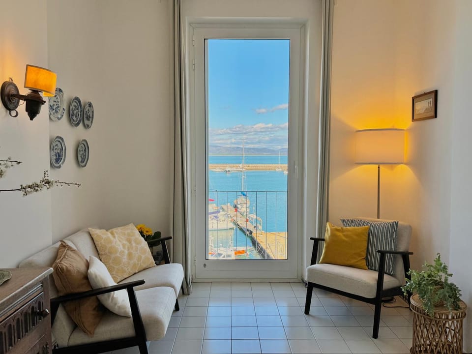 Living room, Sea view