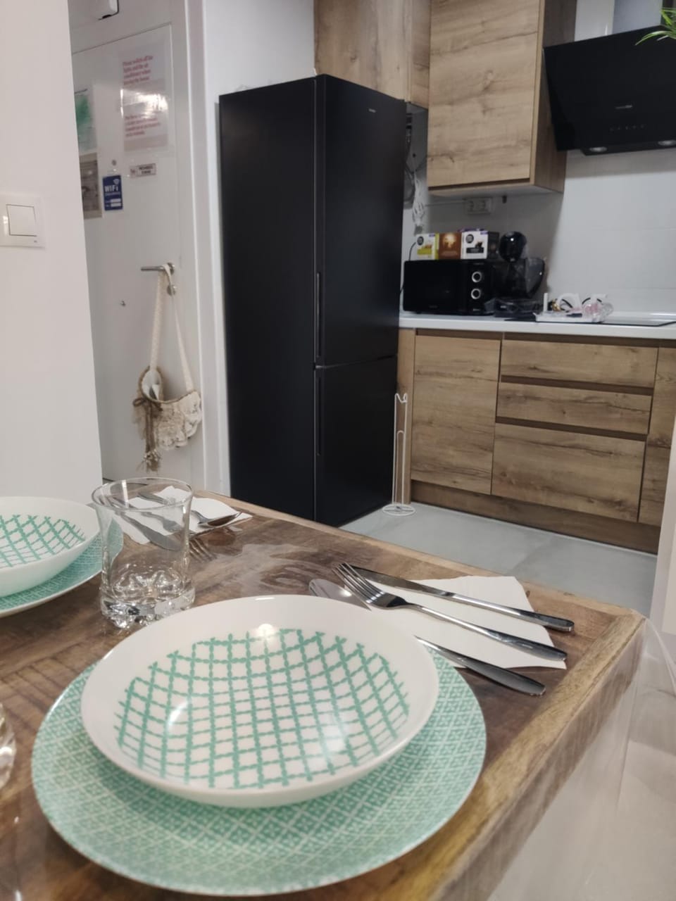 Kitchen or kitchenette, Dining area, minibar, stove