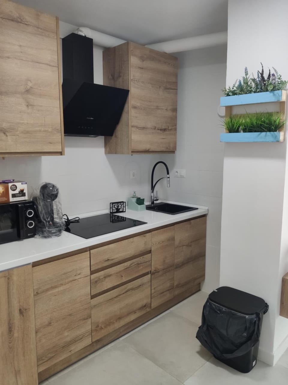 Coffee/tea facilities, Kitchen or kitchenette, minibar, stove