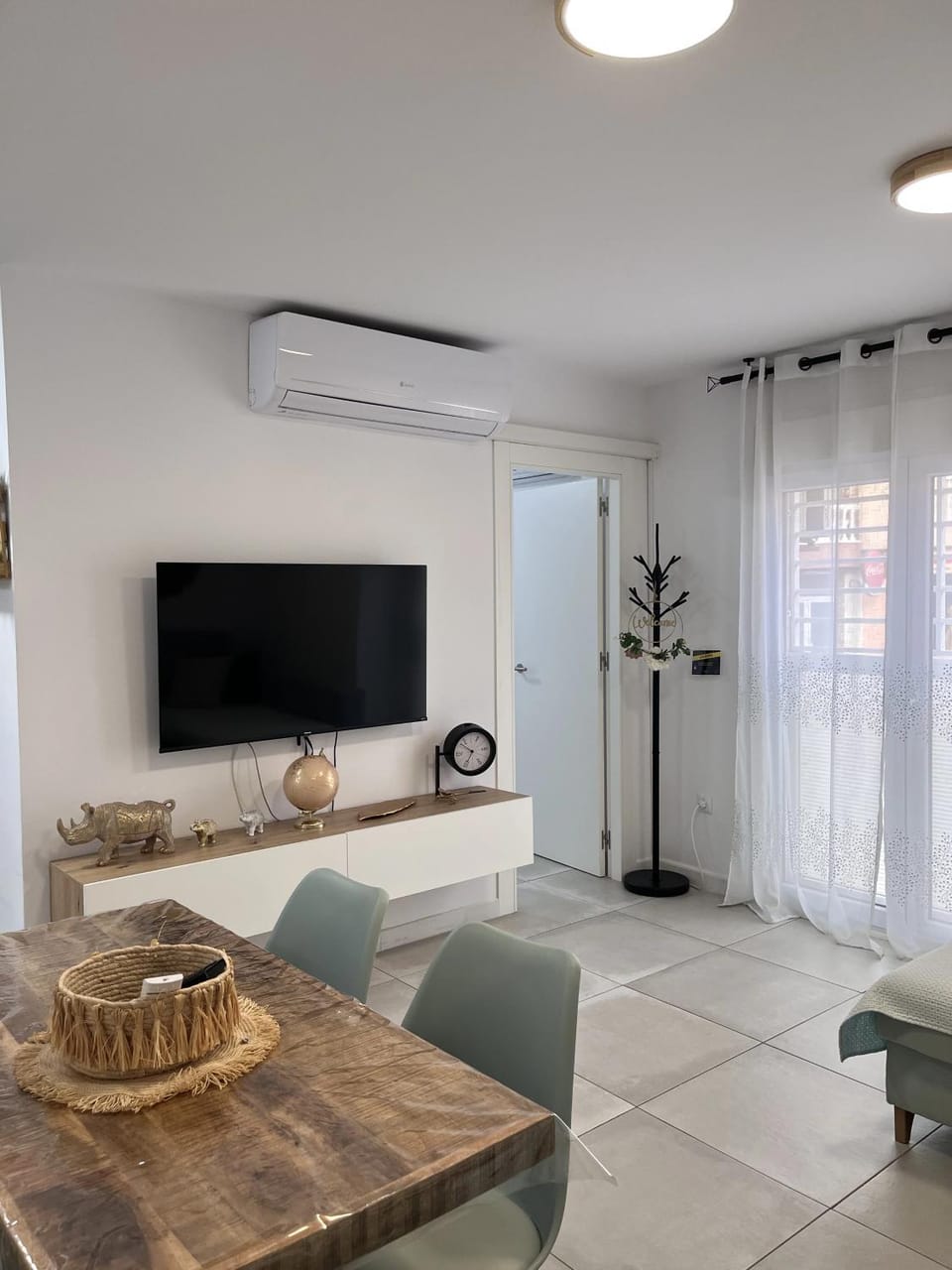 TV and multimedia, air conditioner