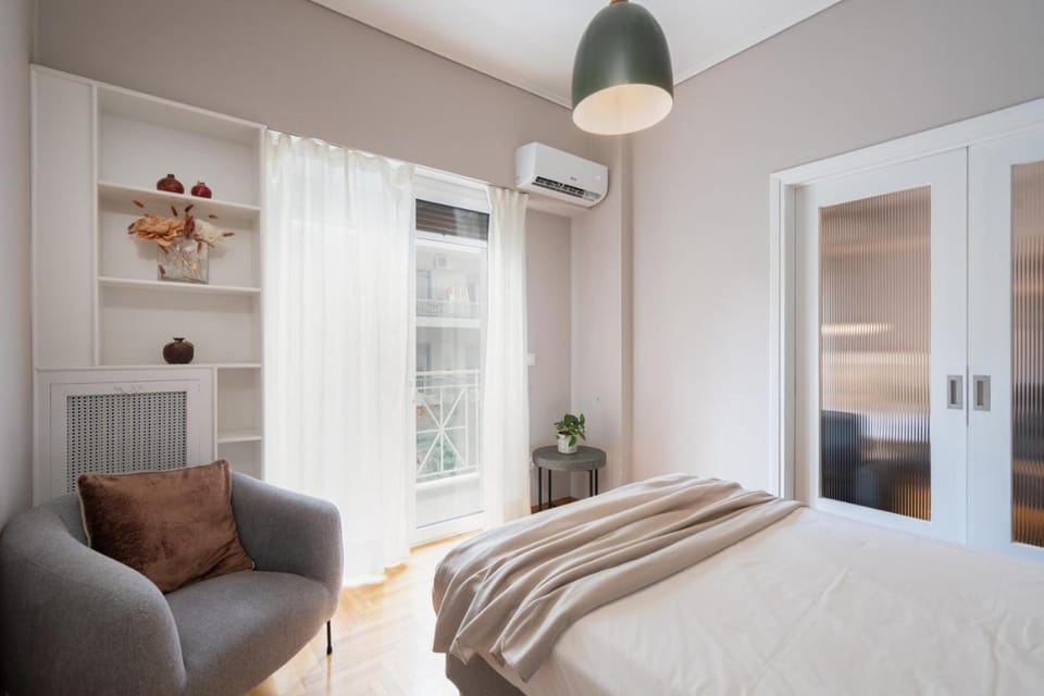 Bed, Living room, Photo of the whole room, Bedroom, air conditioner