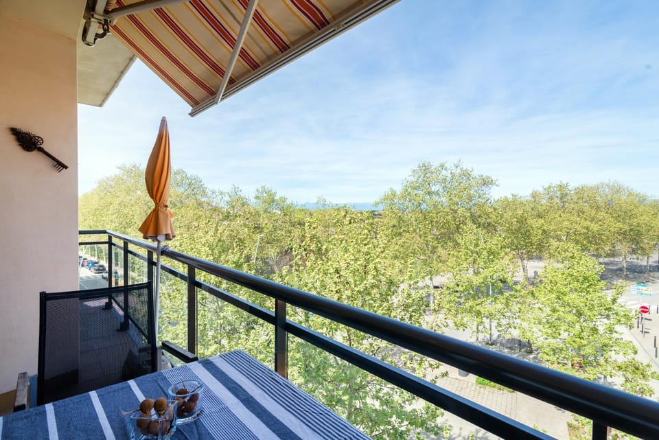 View (from property/room), Balcony/Terrace, Dining area