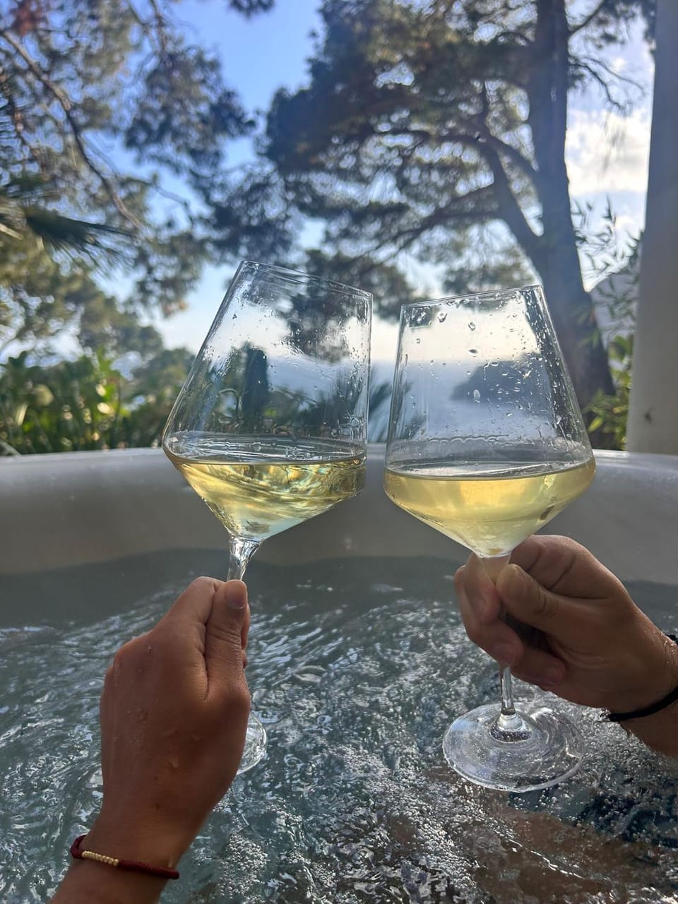 Day, Natural landscape, Food and drinks, Drinks