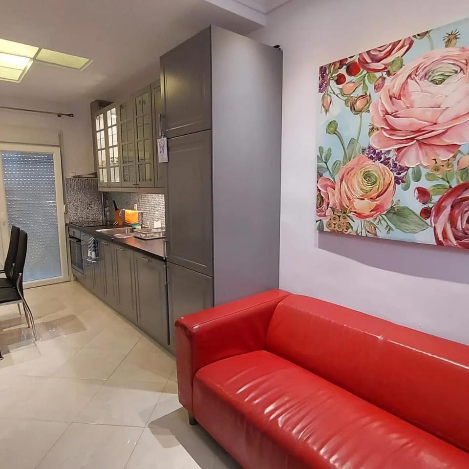 Kitchen or kitchenette, Living room, Seating area, Dining area, stove