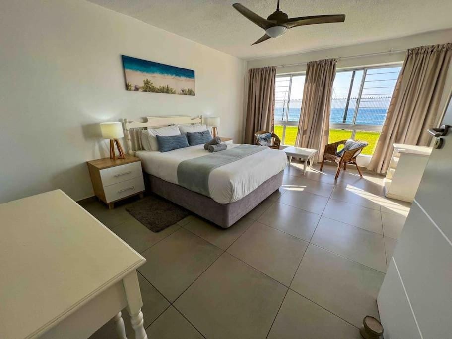 5 Kenwyn on Sea - Beachfront Family Unit Apartment in Dolphin Coast