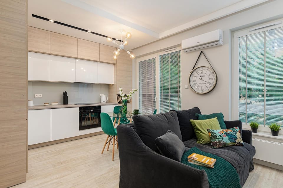 TV and multimedia, Kitchen or kitchenette, Living room, Dining area