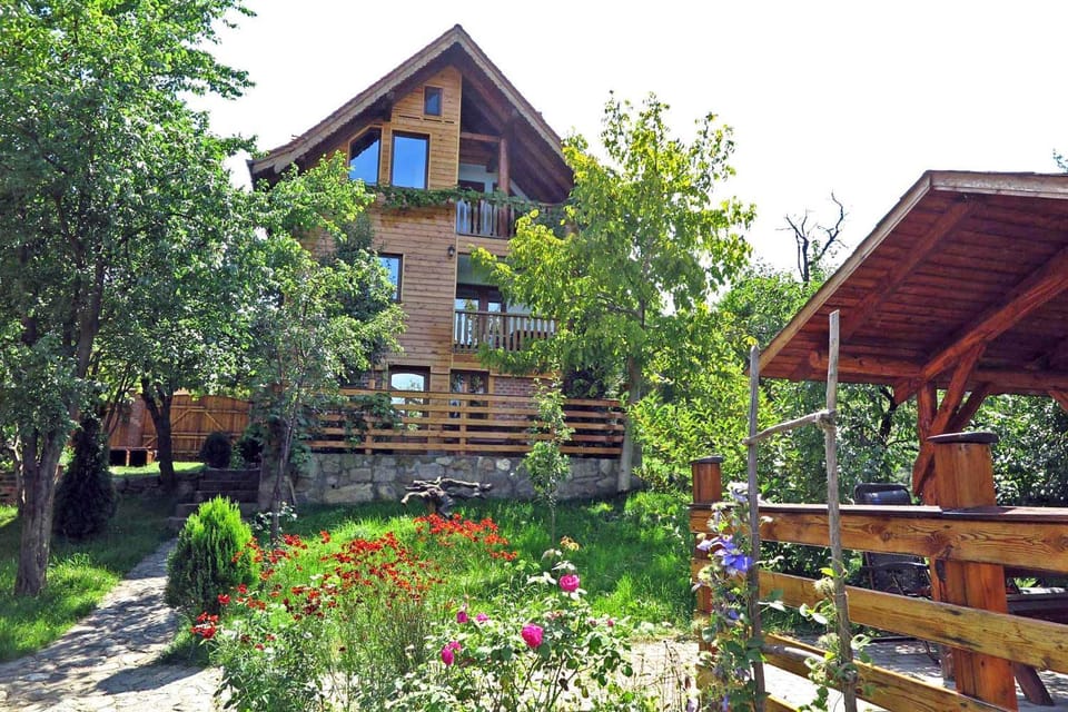 Property building, Garden, Balcony/Terrace