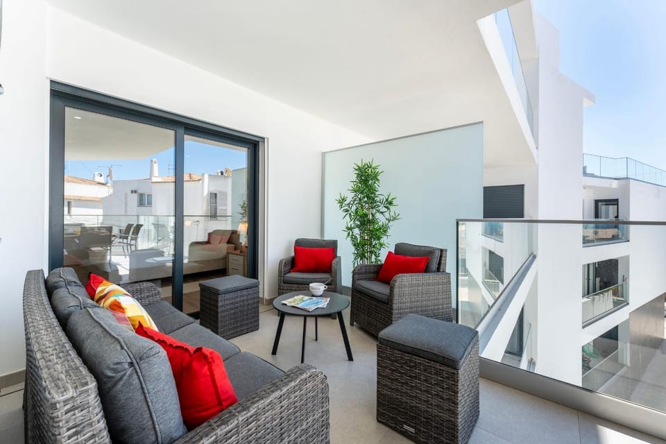 View (from property/room), Balcony/Terrace, Seating area, Dining area