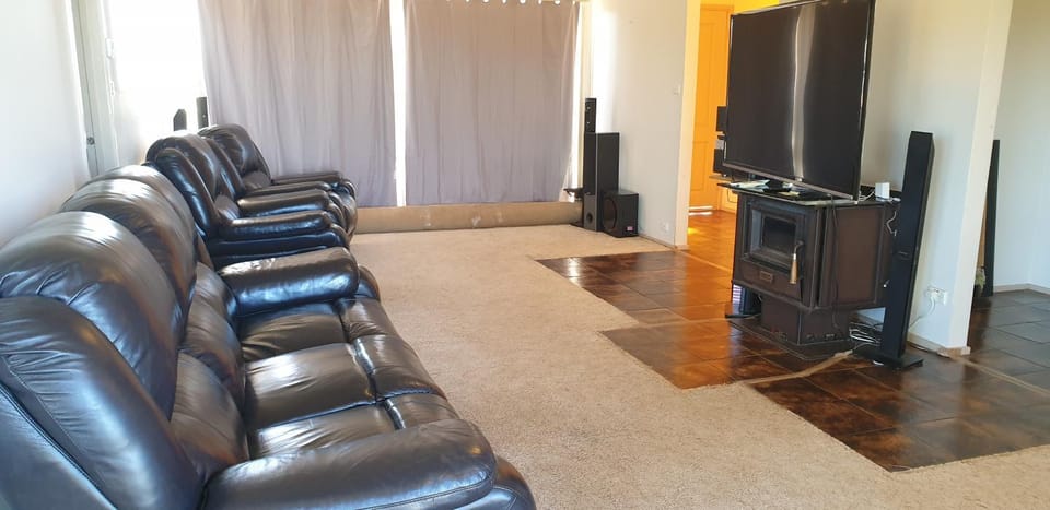 Standard Queen size bedroom Farm Stay in Little River