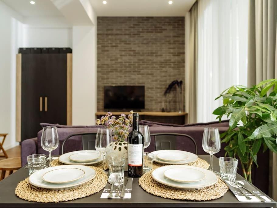 Central 1 Apartment - New Building & Parking Apartment in Bucharest