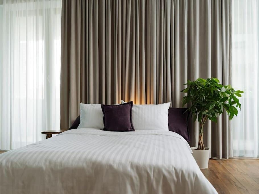 Central 1 Apartment - New Building & Parking Apartment in Bucharest