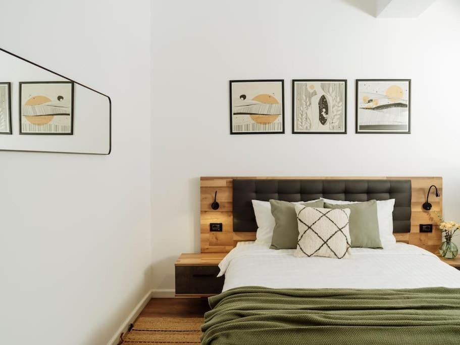 Central 2 Apartment - New Building & Parking Apartment in Bucharest