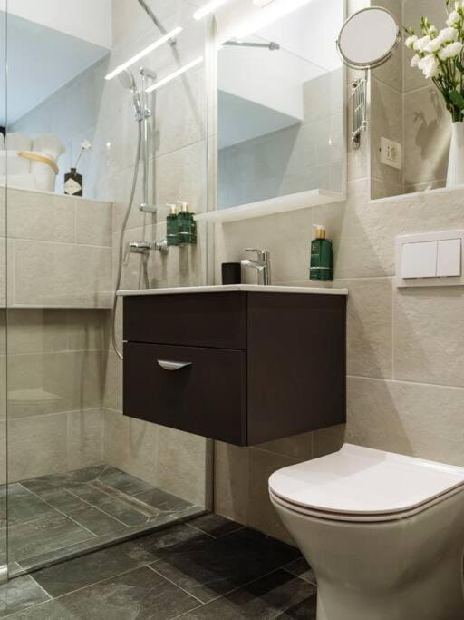 Central 4 Apartment - New Building & Parking Apartment in Bucharest