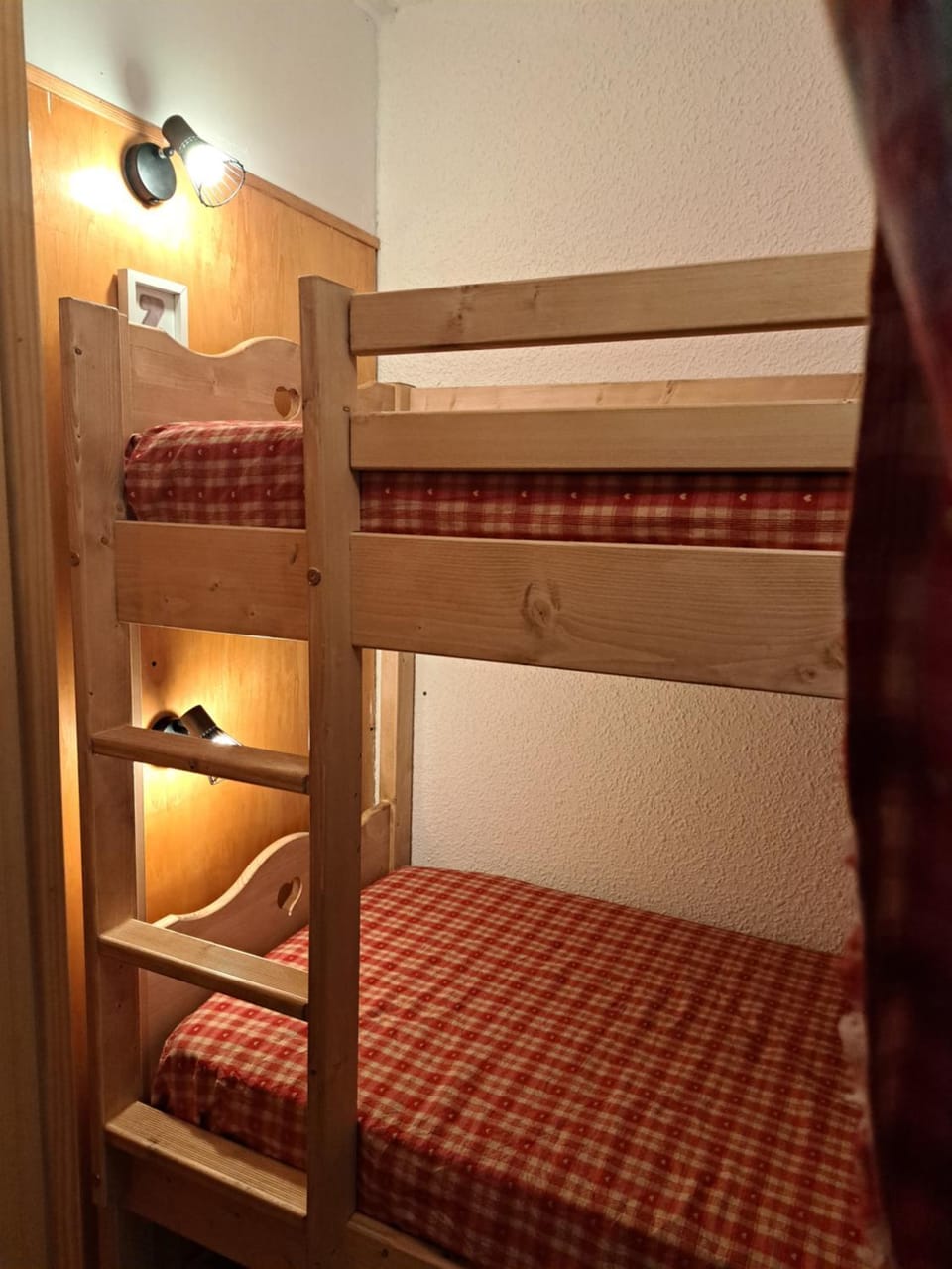 Bedroom, bunk bed