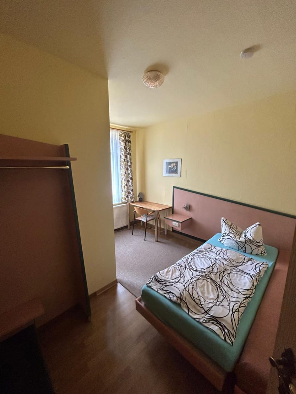 Bed, Photo of the whole room