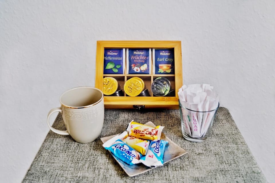 Coffee/tea facilities, Food and drinks