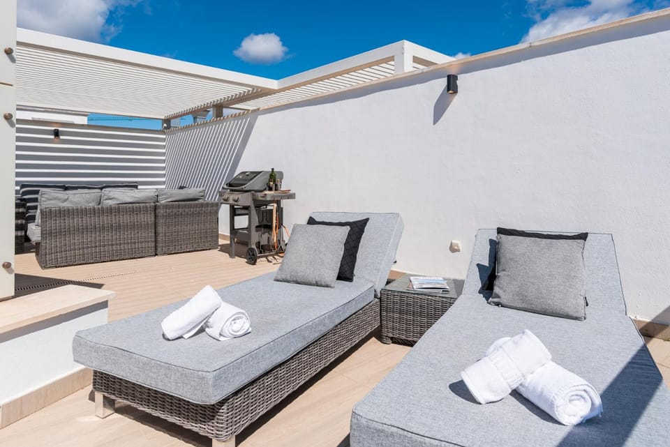 Balcony/Terrace, sunbed