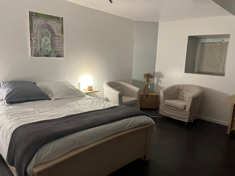 Bed, Living room, Bedroom