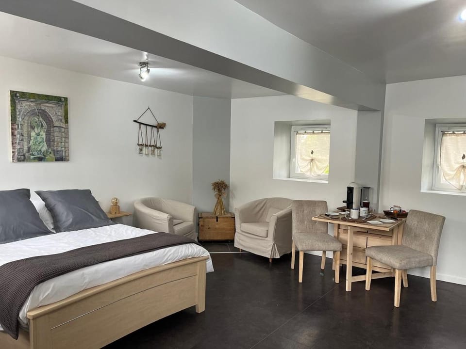 Seating area, Dining area, Bedroom
