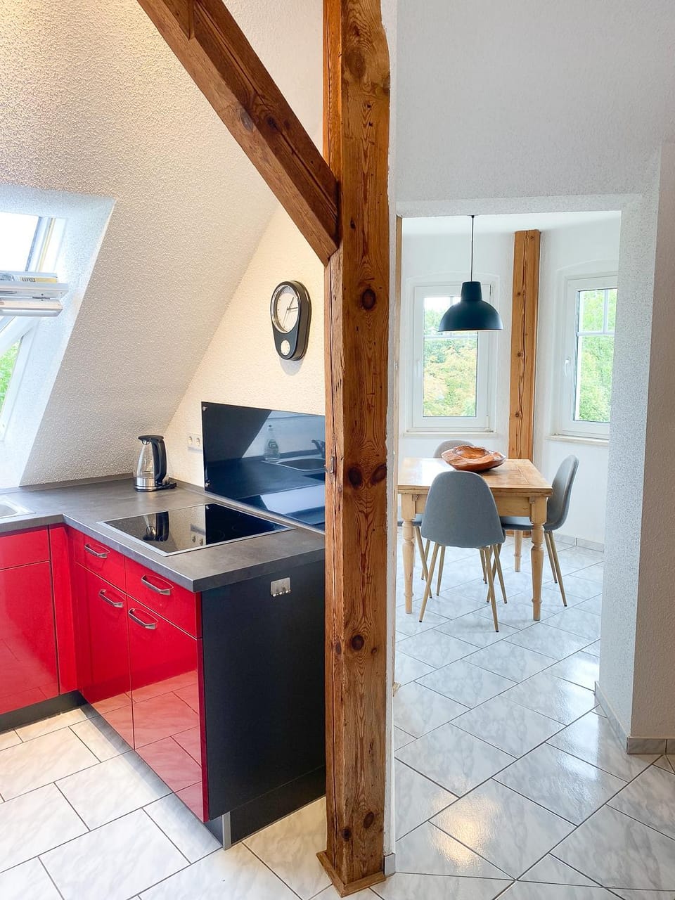 Kitchen or kitchenette, Dining area