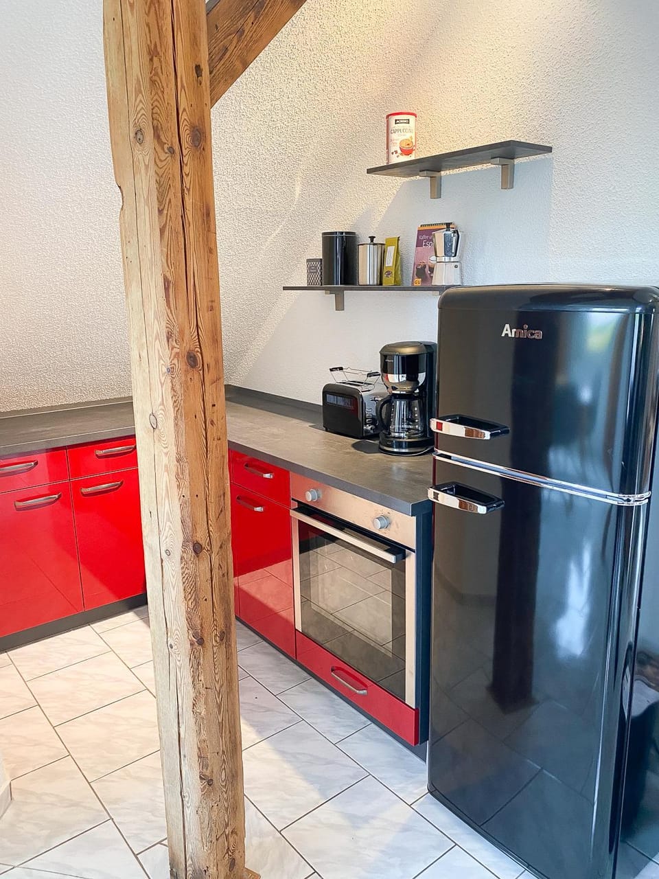 Coffee/tea facilities, pet friendly, toaster