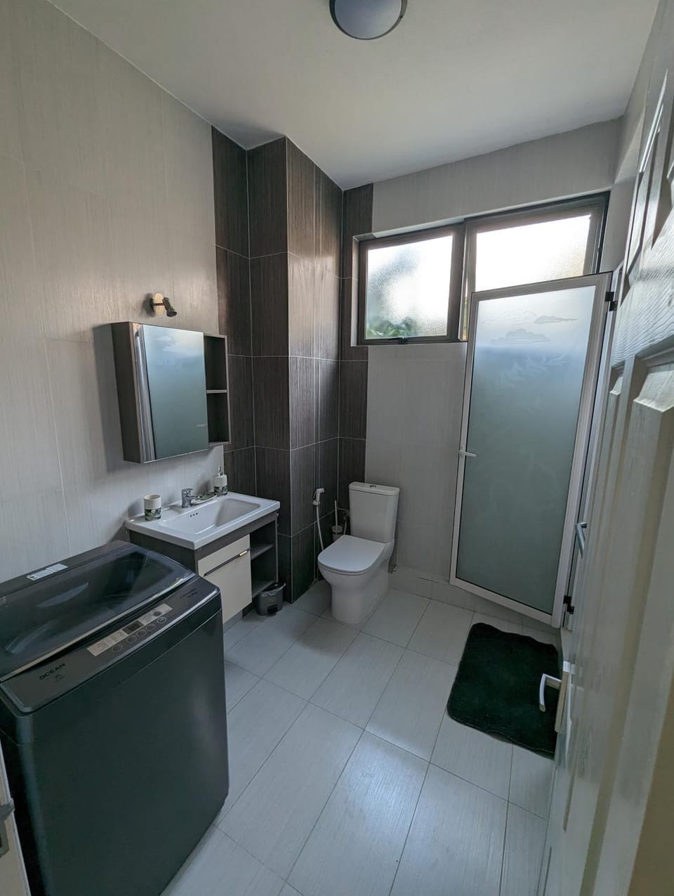 Shower, Toilet