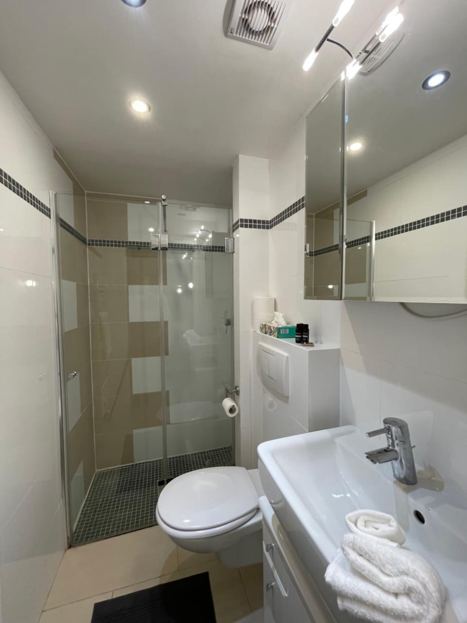 Shower, Bathroom, towels