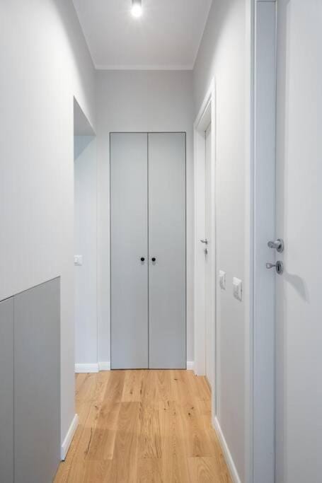 Sunny 2BR Flat - Top Location - 3 Balconies Apartment in Bucharest