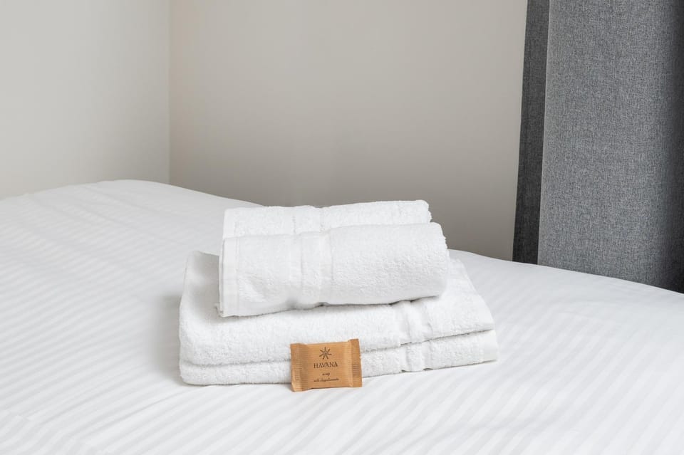 Bed, Photo of the whole room, Bedroom, towels