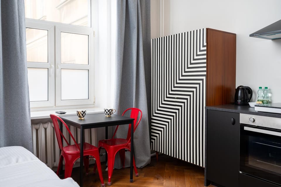 Bed, Kitchen or kitchenette, Photo of the whole room, Dining area, Bedroom