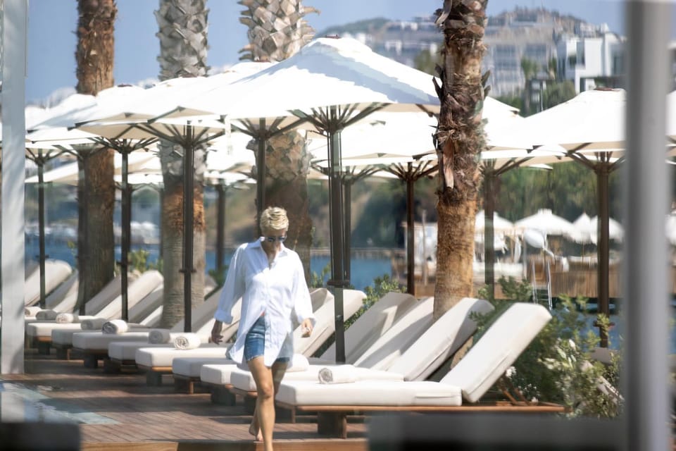 Day, People, Natural landscape, sunbed