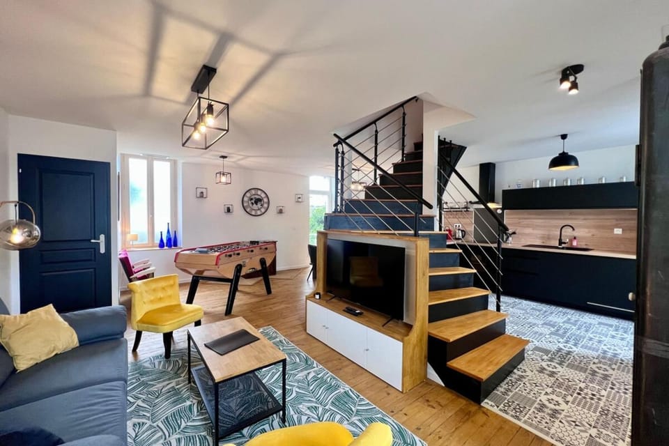 Kitchen or kitchenette, Living room, Seating area