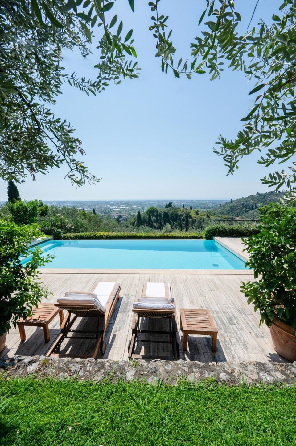 Day, Natural landscape, Garden, Garden view, Mountain view, Pool view, Swimming pool, sunbed