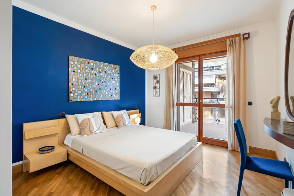 Bed, Photo of the whole room, Seating area, Bedroom