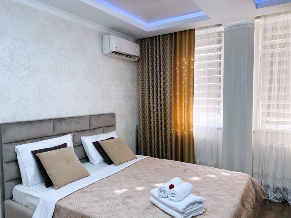 Bed, Bedroom, towels, air conditioner