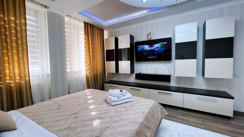 Bed, TV and multimedia, Bedroom, towels, wardrobe