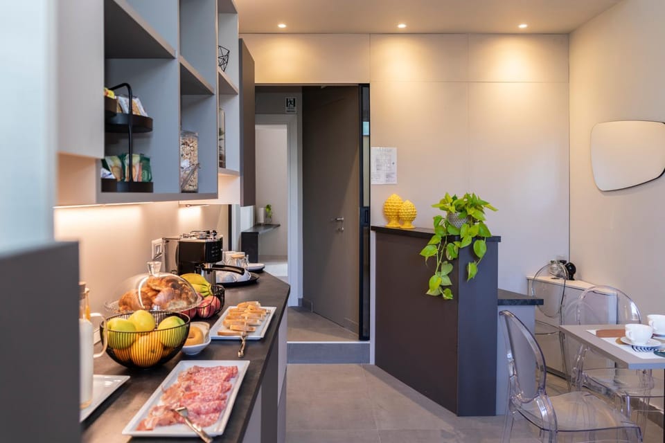 Kitchen or kitchenette, Breakfast