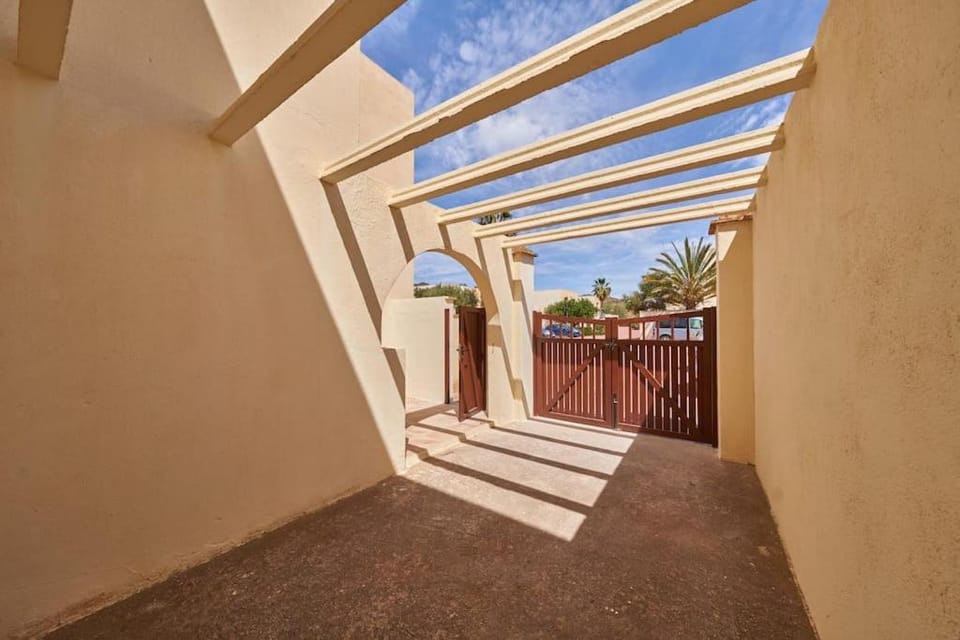 Sotillo E-6-8 House in San José