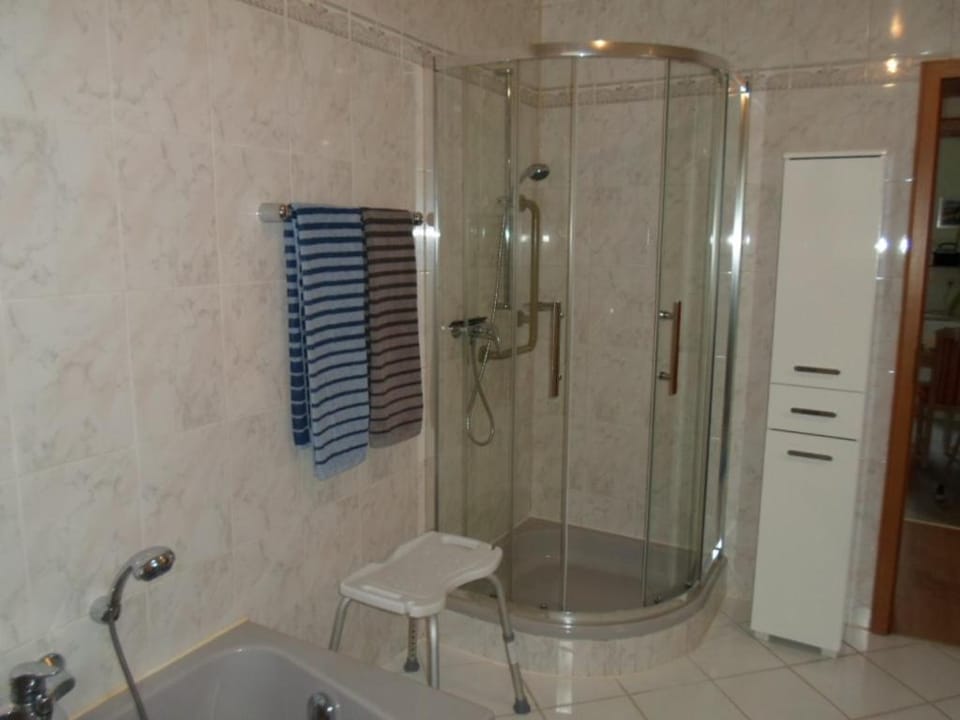 Shower, towels